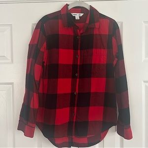 Old Navy Women’s Red Buffalo Check Button Down Shirt. SIZE M.